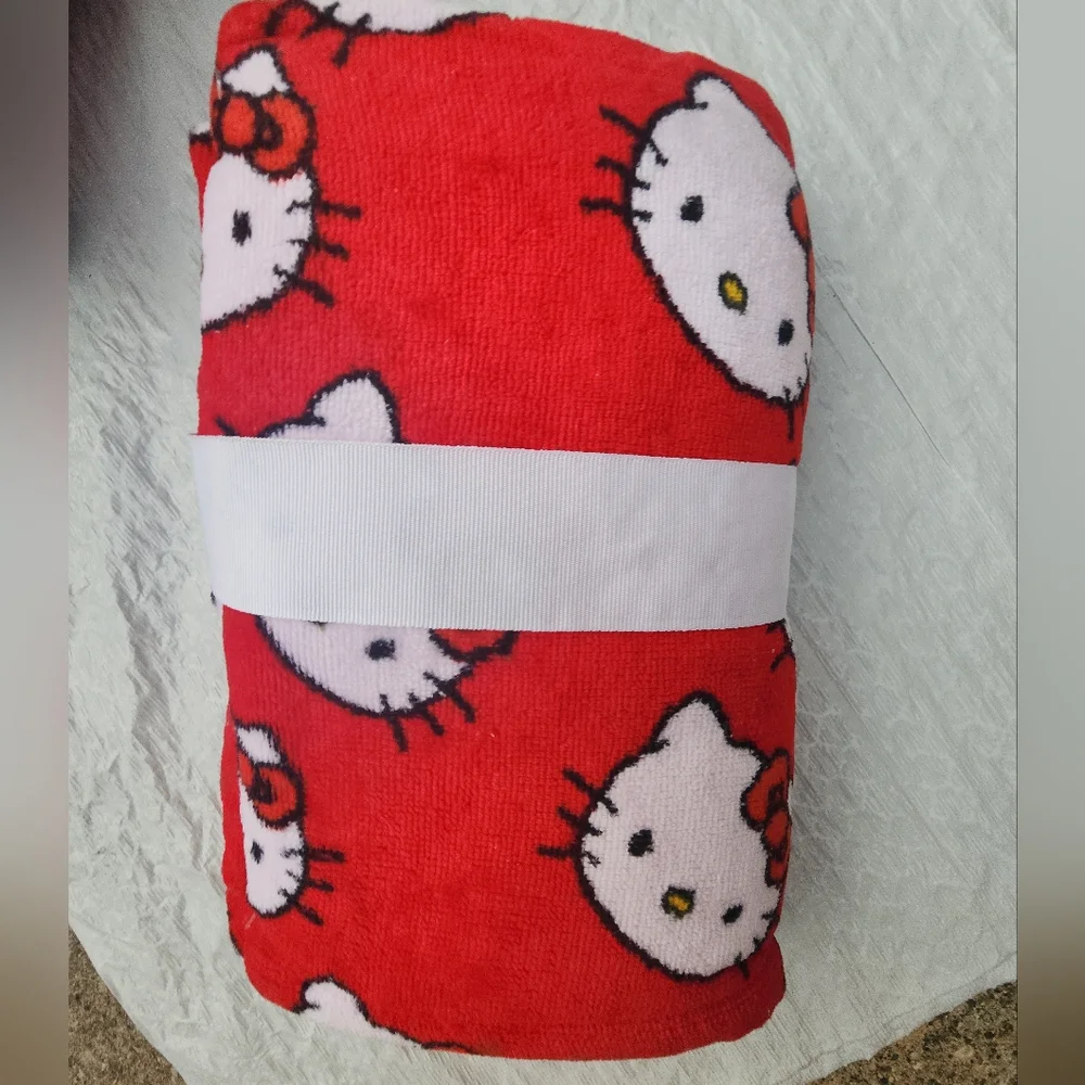 Hello Kitty Red and White Hand Towels